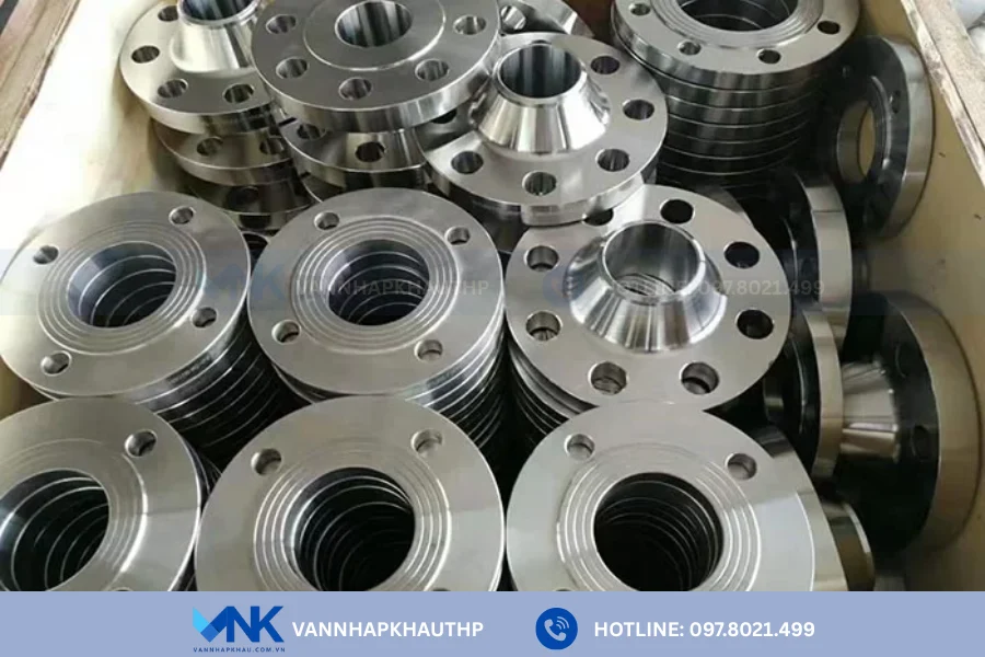 Mặt bích nhôm nhẹ và rẻ hơn mặt bích thép hoặc inox