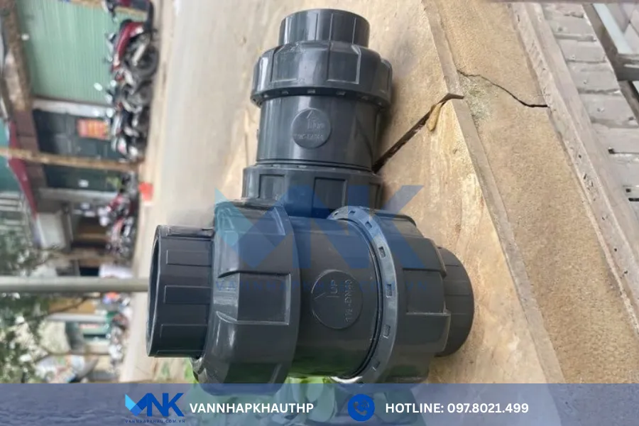 Van một chiều nhựa lò xo